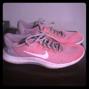 Nike flex run size 8